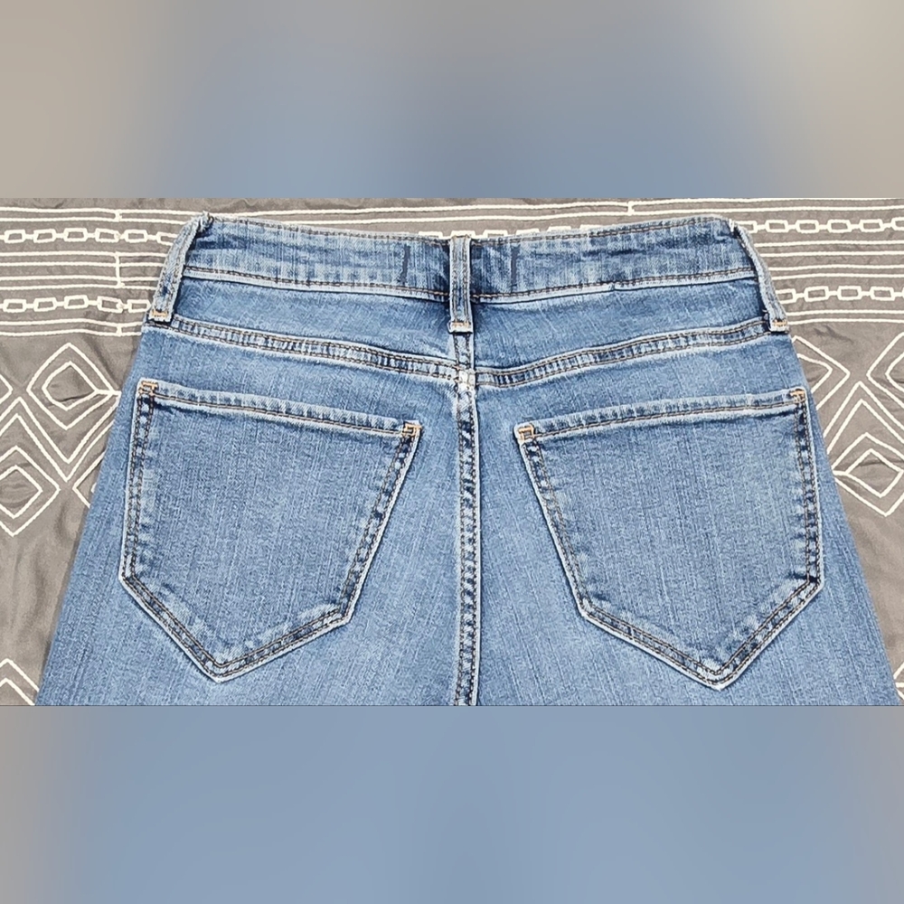Abercrombie Ultra High Rise Flare Jeans Size 0/25 - Picture 4 of 6